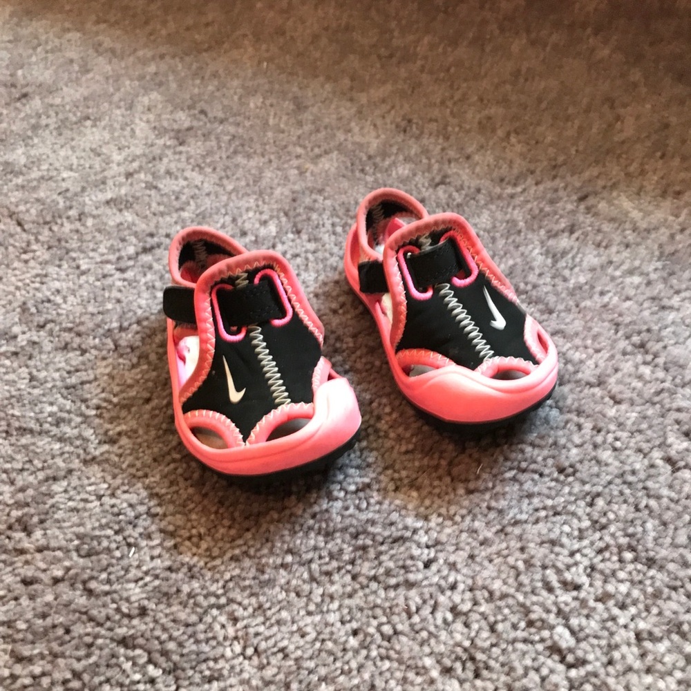 Nike stingray sandal, size 3.